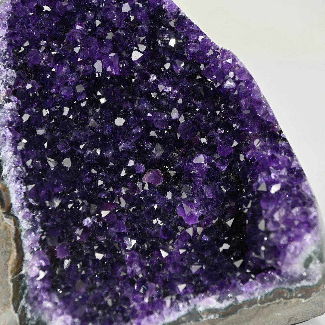 Natural Amethyst Geode 1428 g - Raw Crystal for Healing