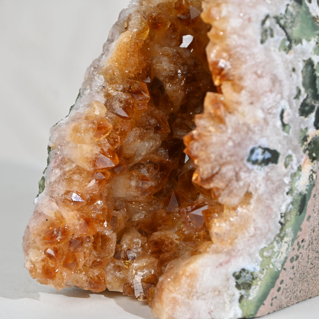 Citrine Crystal 1748g – Energy Stone for Abundance & Inner Harmony