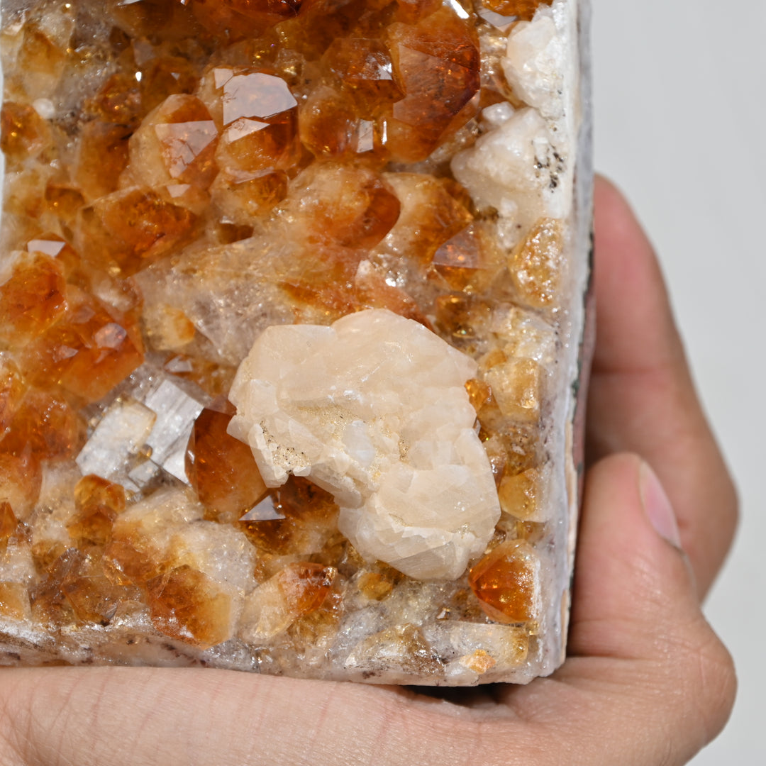 Citrine Geode 1108g – Raw Crystal for Abundance & Energy Flow