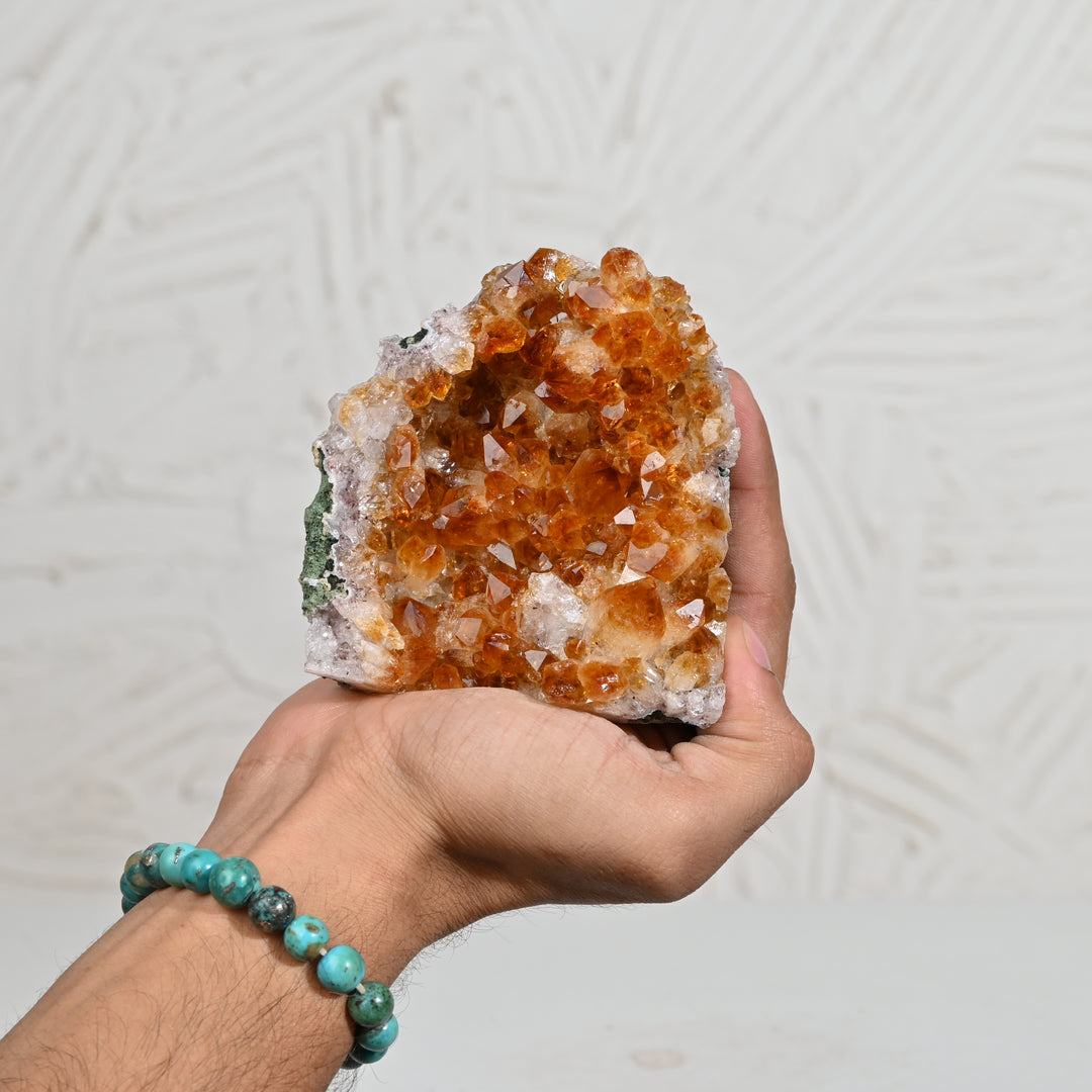 Raw Citrine Geode 614g – Energy Crystal for Balance & Positive Vibes