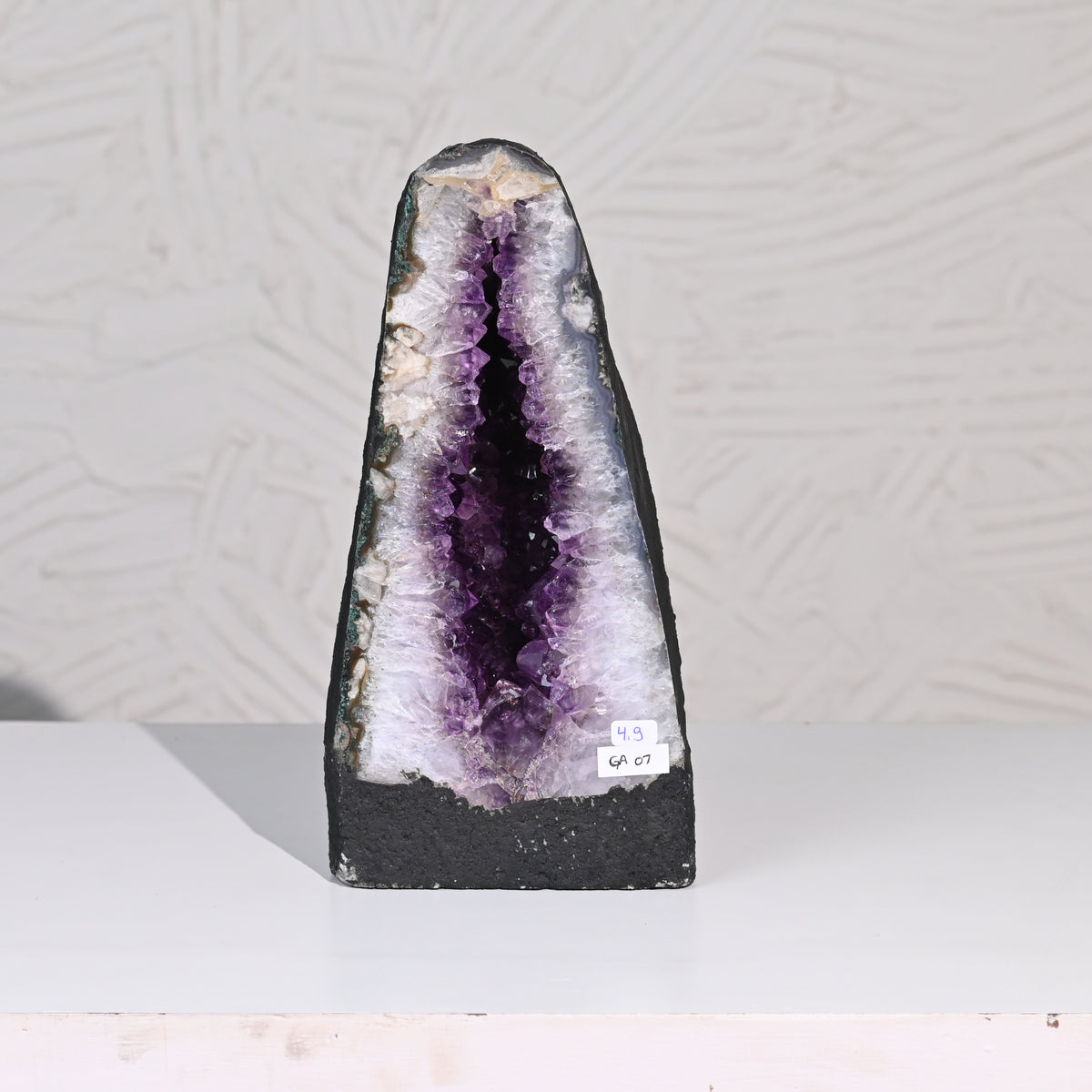 Amethyst Geode – Vibrating Crystals, Jaipur