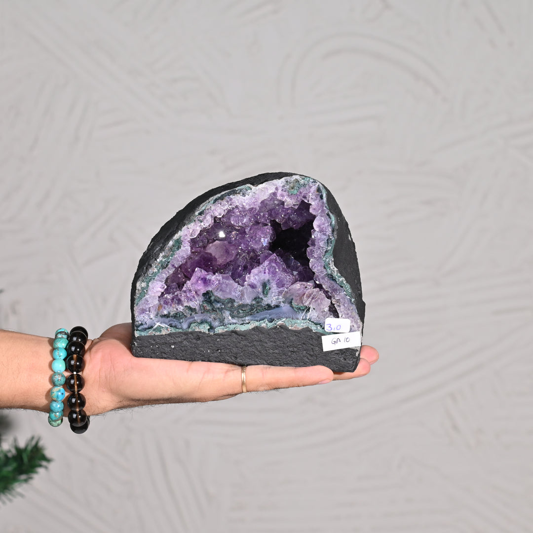 Natural Amethyst Geode 3.0kg - Raw Crystal for Healing