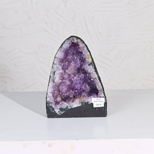 Amethyst Geode – Vibrating Crystals, Jaipur