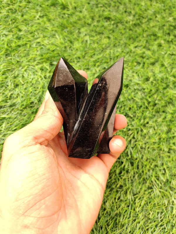 Nuummite Tower – Vibrating Crystals, Jaipur