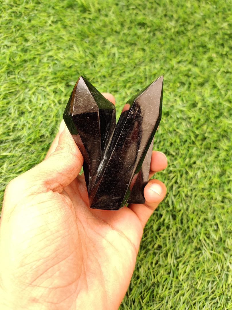 Nuummite Tower – Vibrating Crystals, Jaipur
