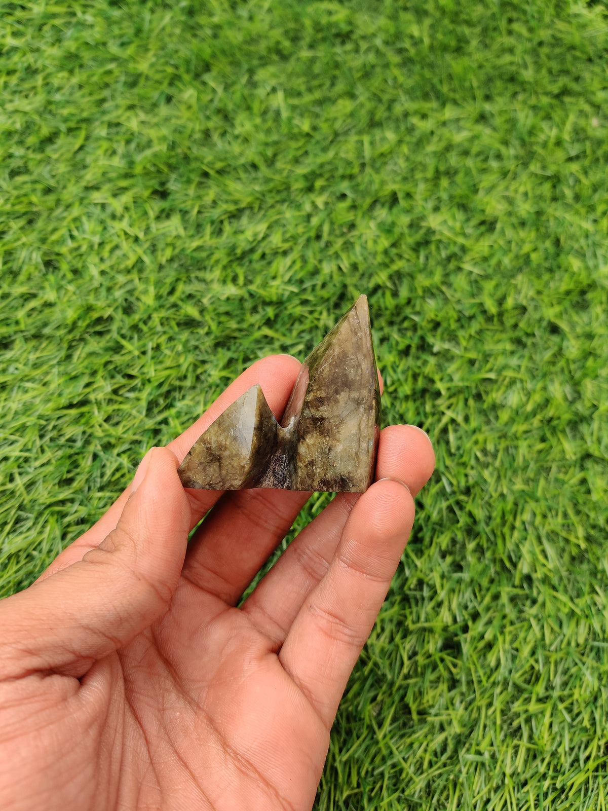 Labradorite Tower – Vibrating Crystals, Jaipur