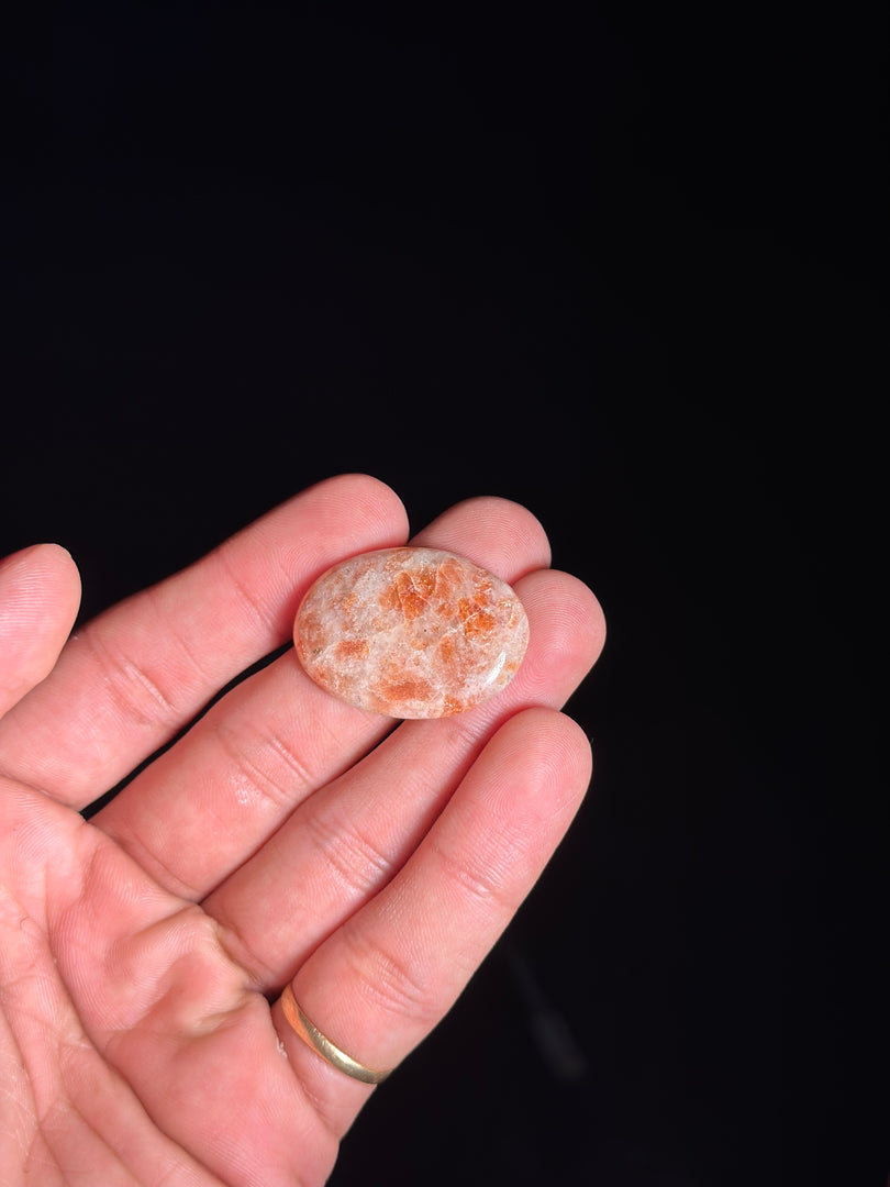 Natural Sunstone 8.3g – Tumbled Crystal for Joy, Confidence & Positive Energy